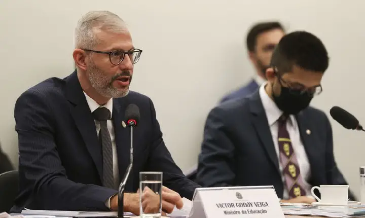 Ministro da Educação nega participação em reuniões com pastores