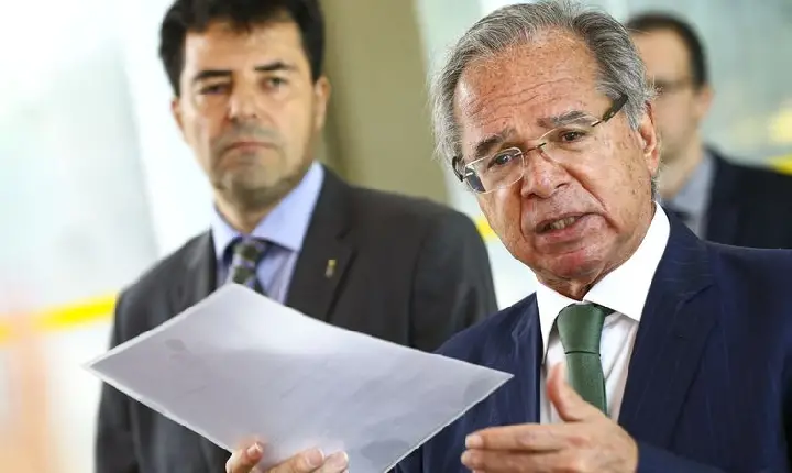Ministro entrega estudos de privatização da PPSA e da Petrobras