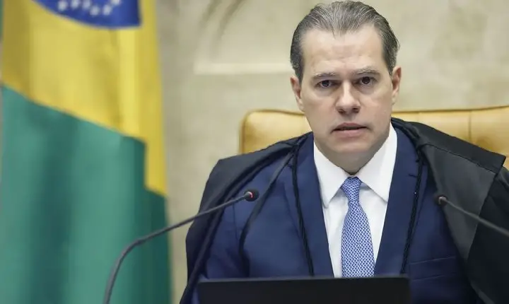 Ministro nega prosseguimento de ação do presidente contra Moraes