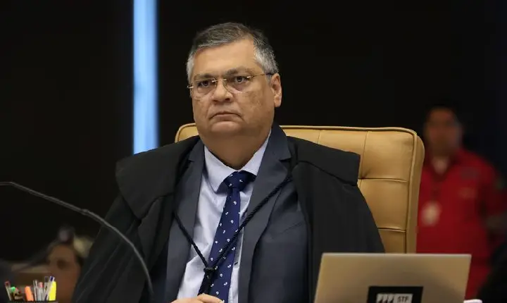 Ministro proíbe repasse de emendas para Eduardo Bolsonaro e Ramagem