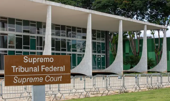 Moraes assume presidência temporária do STF e recebe homenagens 