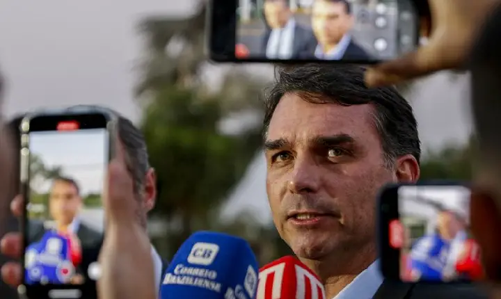 Moraes autoriza a visita dos filhos de Bolsonaro na PF 