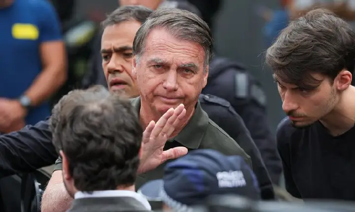 Moraes autoriza Bolsonaro a receber comida especial na prisão