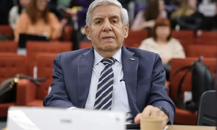 Moraes manda Heleno passar por perícia médica em 15 dias