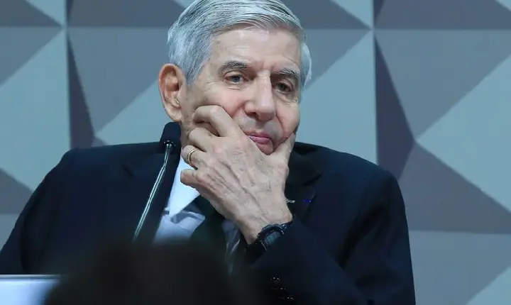 Moraes pede comprovação do histórico clínico de Augusto Heleno
