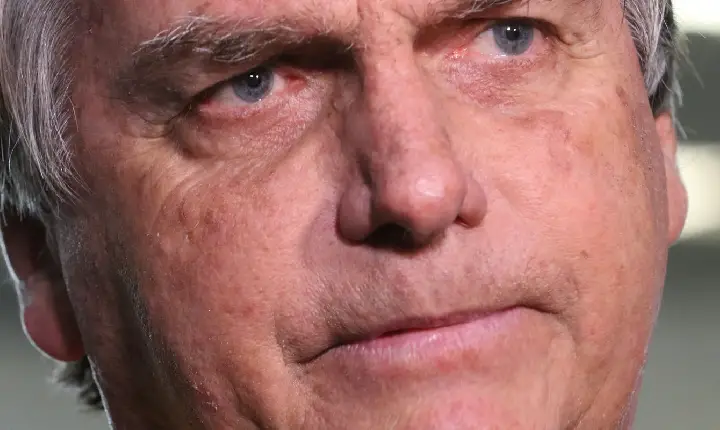 Moraes pede relatório de visitas e rotina de Bolsonaro na prisão
