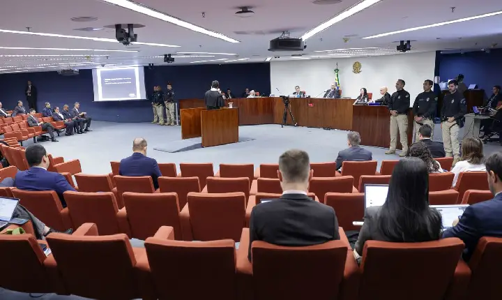 Moraes vota por rejeitar recurso de réus do Núcleo 3 da trama golpista