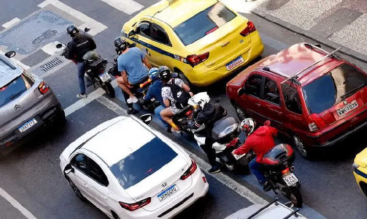 Mototáxi por aplicativos é tragédia anunciada, diz pesquisador do Ipea