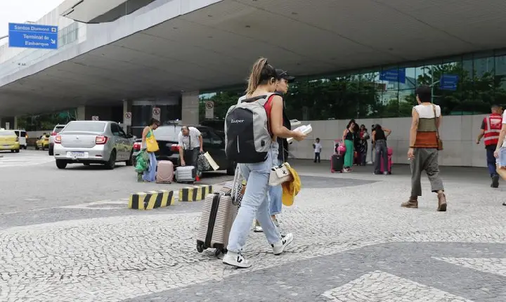 Paes anuncia reunião com ministro para discutir situação de aeroportos