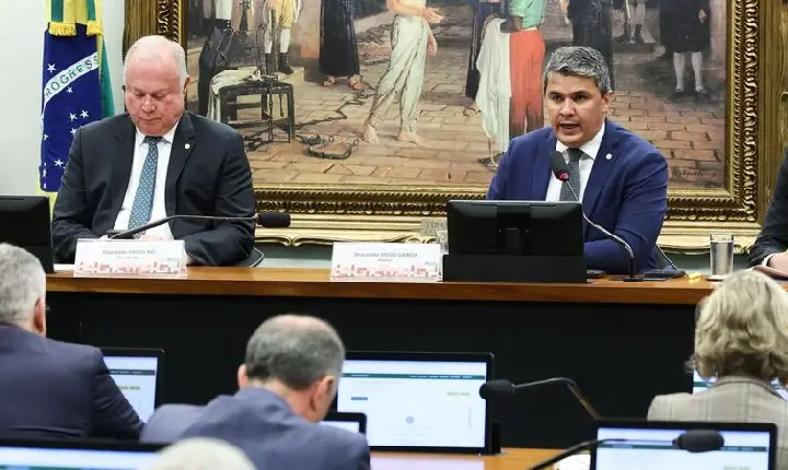 Pedido de vista adia votação de parecer sobre mandato de Zambelli