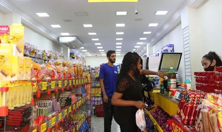 Pequenos negócios foram os maiores geradores de empregos em março