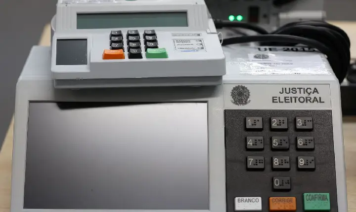 Pesquisa aponta que fake news sobre eleições miram urnas eletrônicas