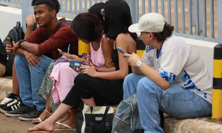 Pesquisa indica mulheres jovens mais progressistas que homens