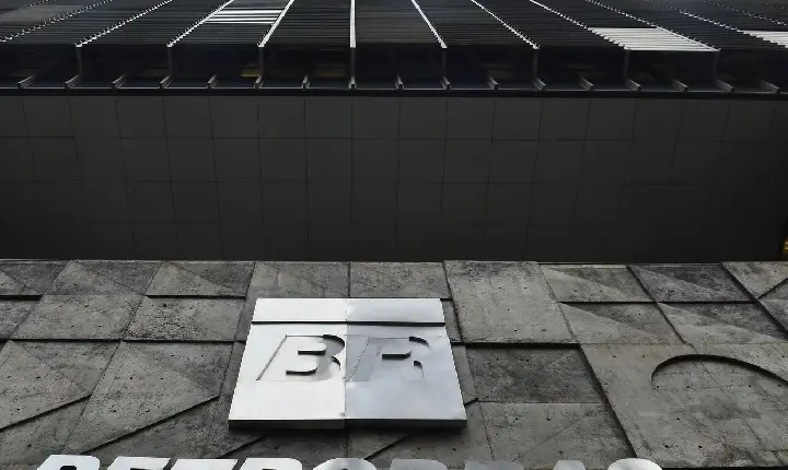  Petrobras reduz preço da gasolina em 5,2% a partir desta terça
