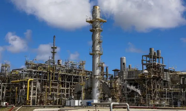 Petrobras renova contratos de quase R$ 100 bi com a Braskem