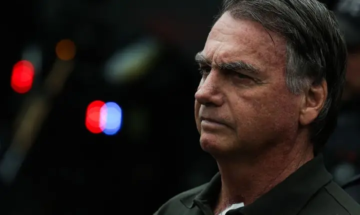PF conclui que Bolsonaro precisa de cirurgia de hérnia