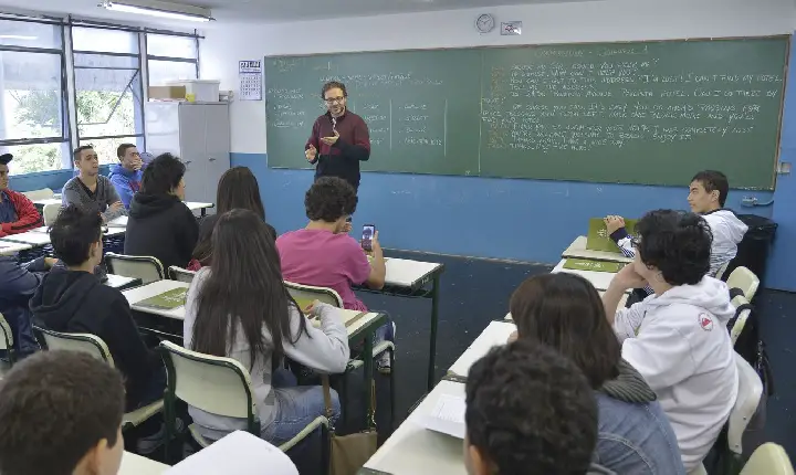 Piso do magistério tem reajuste de 5,4% e vai a R$ 5,1 mil em 2026