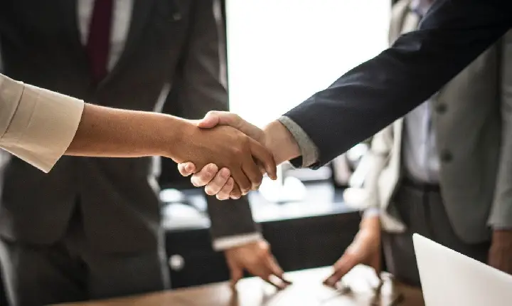 PL propõe que empresas paguem anualmente a indenização de representantes comerciais