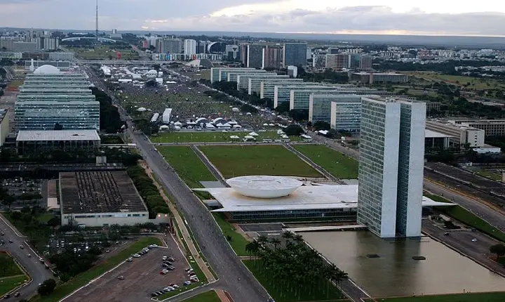 Por acordo, Congresso derruba vetos a projeto sobre dívidas de estados