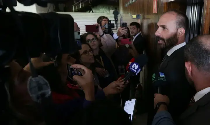 Por unanimidade, STF torna Eduardo Bolsonaro réu por atuação nos EUA