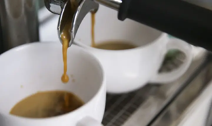Preços altos derrubam consumo de café no Brasil em 2025