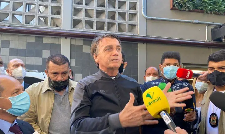 Presidente Jair Bolsonaro recebeu alta neste domingo (18), pela manhã