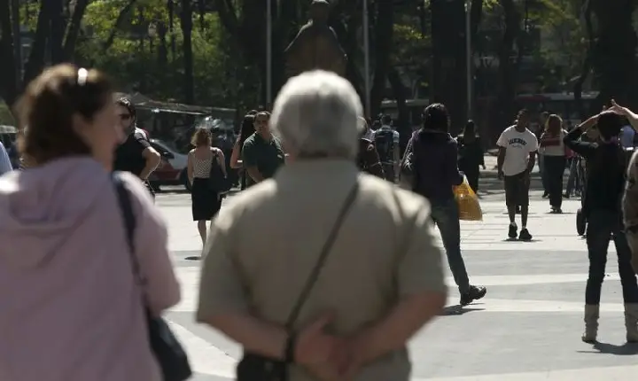 Primeira vara de atenção a idosos faz um ano e é referência no país