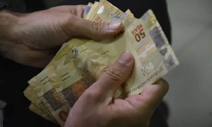 Proposta do Orçamento de 2026 prevê salário mínimo de R$ 1.631