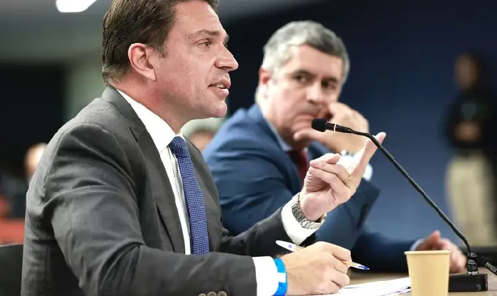 PSOL pede prisão de Ramagem após deputado ser visto em Miami 