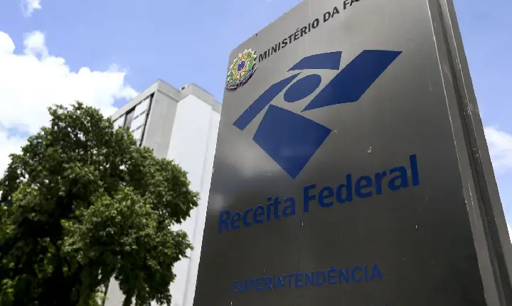 Receita exonera auditor alvo de operação da Polícia Federal