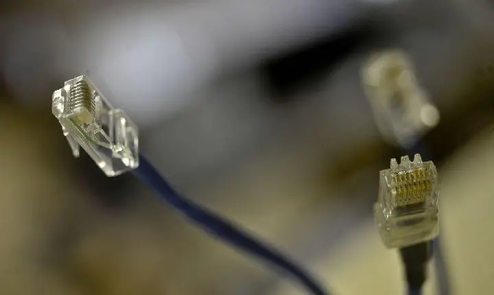 Redes de fibra ótica devem alcançar 99% dos municípios brasileiros até 2024