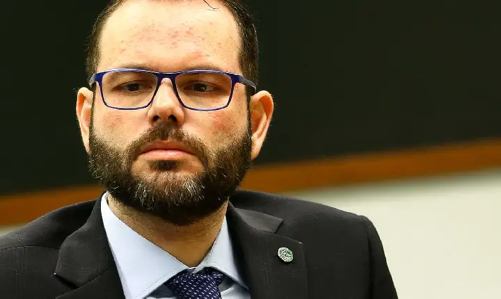 Relator no TSE vota contra cassação do senador Jorge Seif