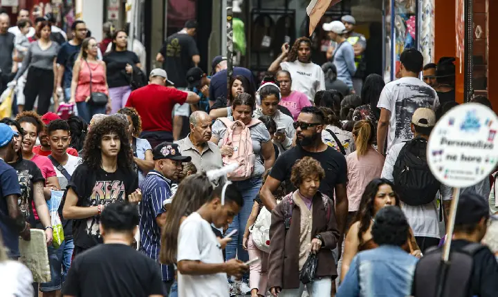 Salários diminuem pobreza em 22 regiões metropolitanas