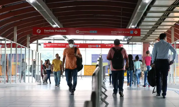 São Paulo volta a obrigar uso de máscaras contra covid-19