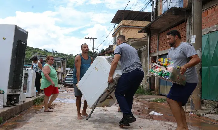 Saúde envia equipes do SUS para áreas atingidas pela chuva em Minas