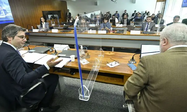 Senado discute projeto que regula produção de energia em alto-mar