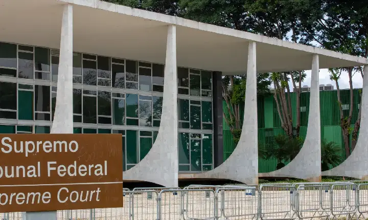 Senador vai à PGR e pede afastamento de Toffoli do caso Master