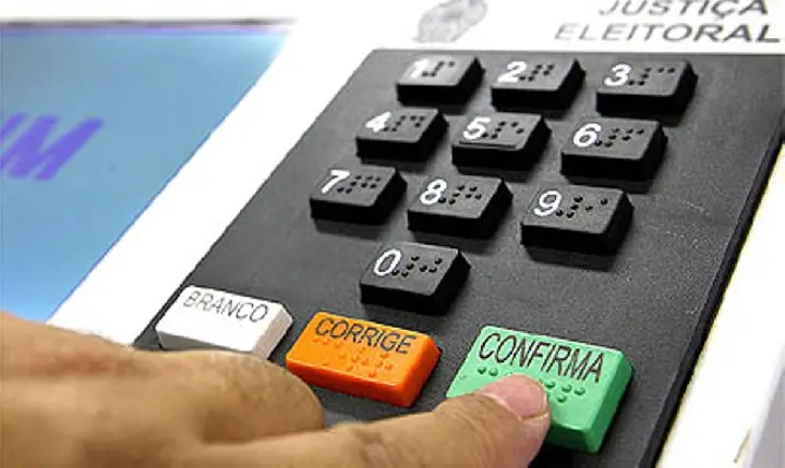 Sistema eleitoral continuará com riscos de fraudes sem voto impresso auditável, diz especialista