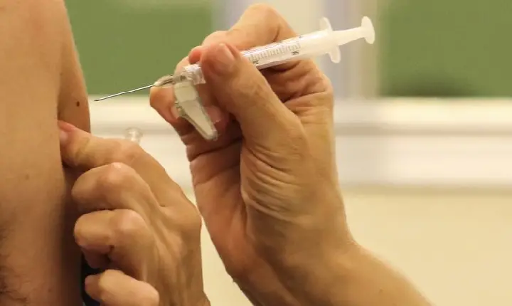 SP amplia vacinação de covid-19 e gripe para pessoas acima de 50 anos