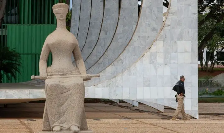 STF adia final de julgamento sobre nomear parentes para cargo político