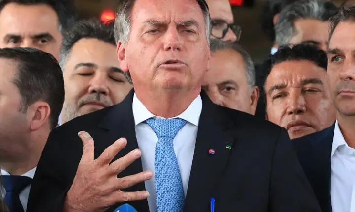 Termina cirurgia de Bolsonaro para bloquear nervo do diafragma