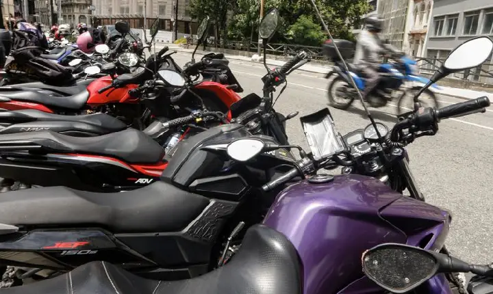 Trabalhador por aplicativo ganha mais, porém tem jornadas mais longas