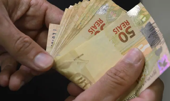 Trabalhadores nascidos em novembro podem sacar até R$ 1 mil no FGTS