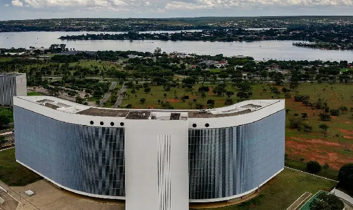 TSE determina isonomia após IA da Meta barrar imagens de Lula