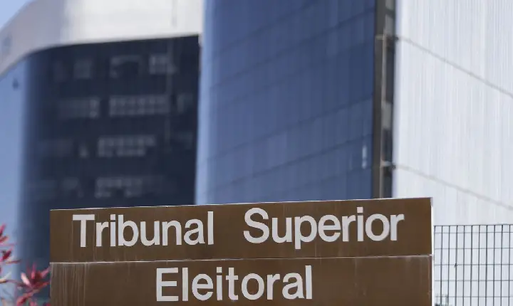 TSE julga liminar que suspendeu pesquisa desfavorável a Flávio