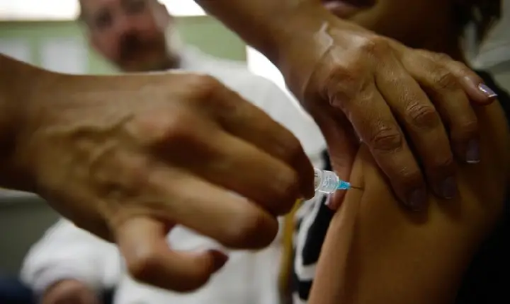 Vacinação reduz internações por doenças causadas pelo HPV, diz estudo