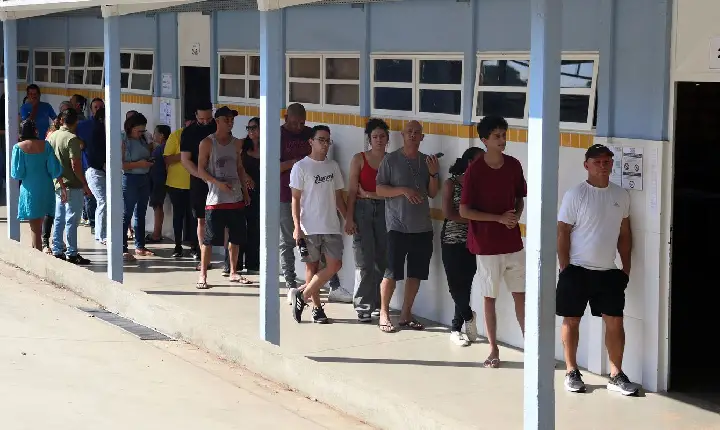 Zanin manda ampliar horário de votação até as 19h em todo o país