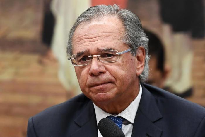 Guedes afirma que vai seguir a Constituição, em relação ao regime de proteção social aos militares.