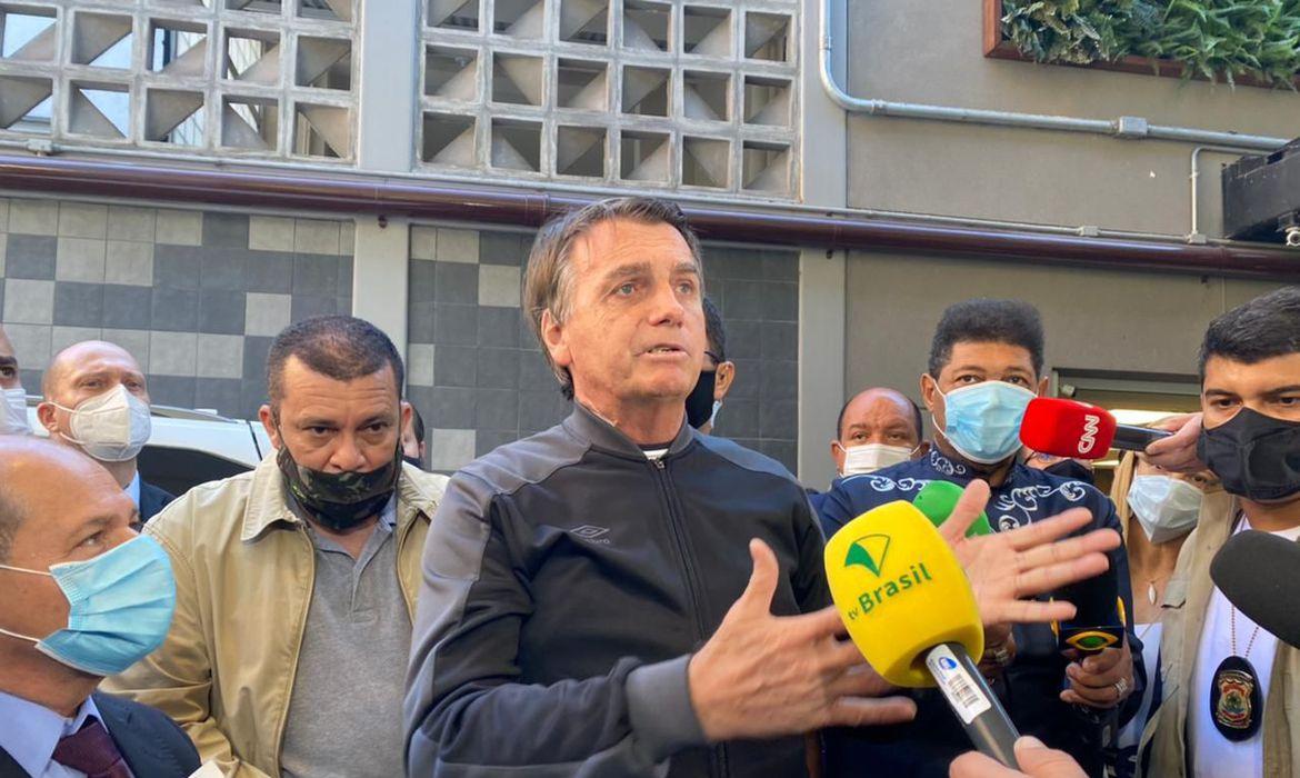 Presidente Jair Bolsonaro recebeu alta neste domingo (18), pela manhã