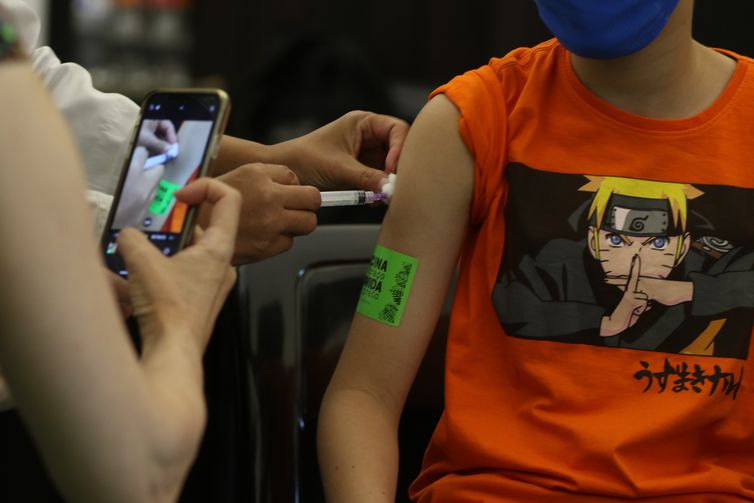 Adolescentes paulistanos recebem dose de reforço a partir de amanhã